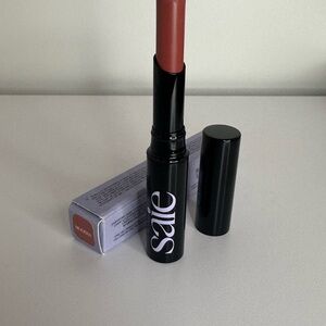 Saie Lipstick in modern B200